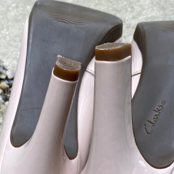(Condition updated) Clarks Faux Leather Pump - Picture 9 of 16
